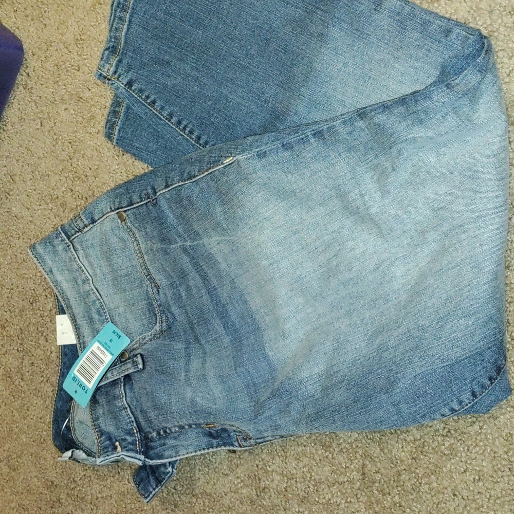 Plus size short skinny jean